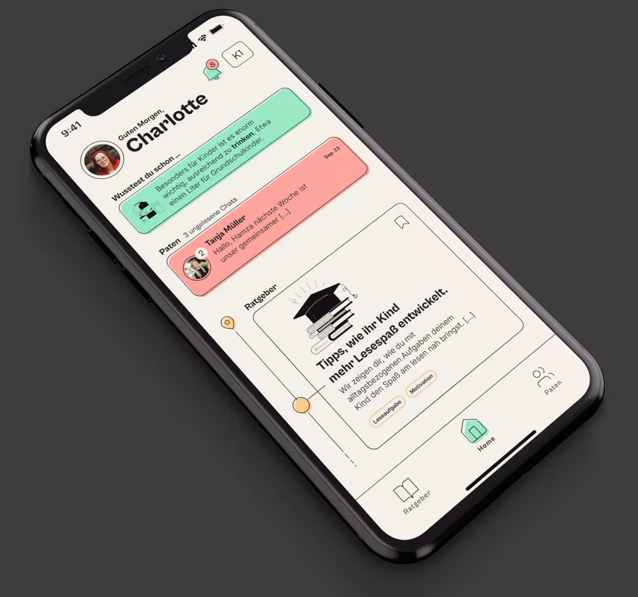 Anwendungsbild eines Handys mit der App „Eduia - Dein Schulbegleiter“. Der Bildschirm zeigt die moderne, an Eltern angepasste App-Oberfläche die nach einem Prototyping-Prozess und der Entwicklung Eltern im Schulalltag ihrer Kinder helfen und diese vernetzen soll. Kerninhalte, wie im rechts Bildschirmrand zu sehen sind, sind: Mehrsprachigkeit, Notifications, Kommunikationsmessenger, Timeline mit Ratgeberinhalten und Profileinstellungen.