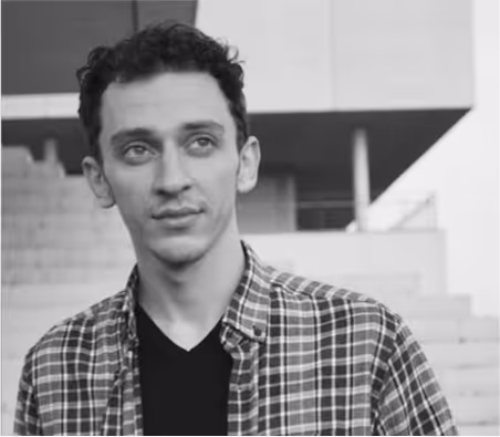 Gründe von Illunade – Moheeb Maktabi. Gutaussehender junger Mann aus Würzburg.